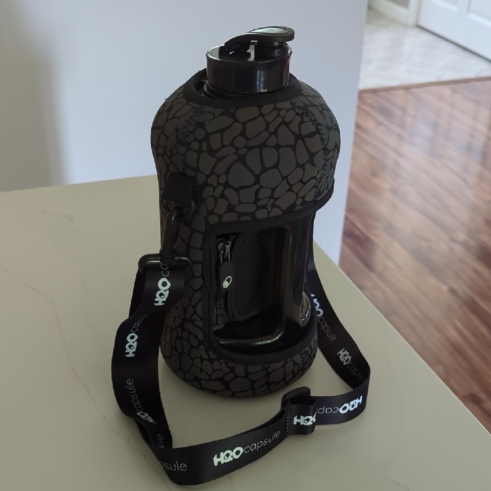 H2O Capsule cheetah Reflex Water Bottle with Strap